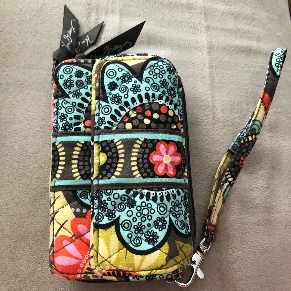 Vera Bradley All in one wristlet wallet